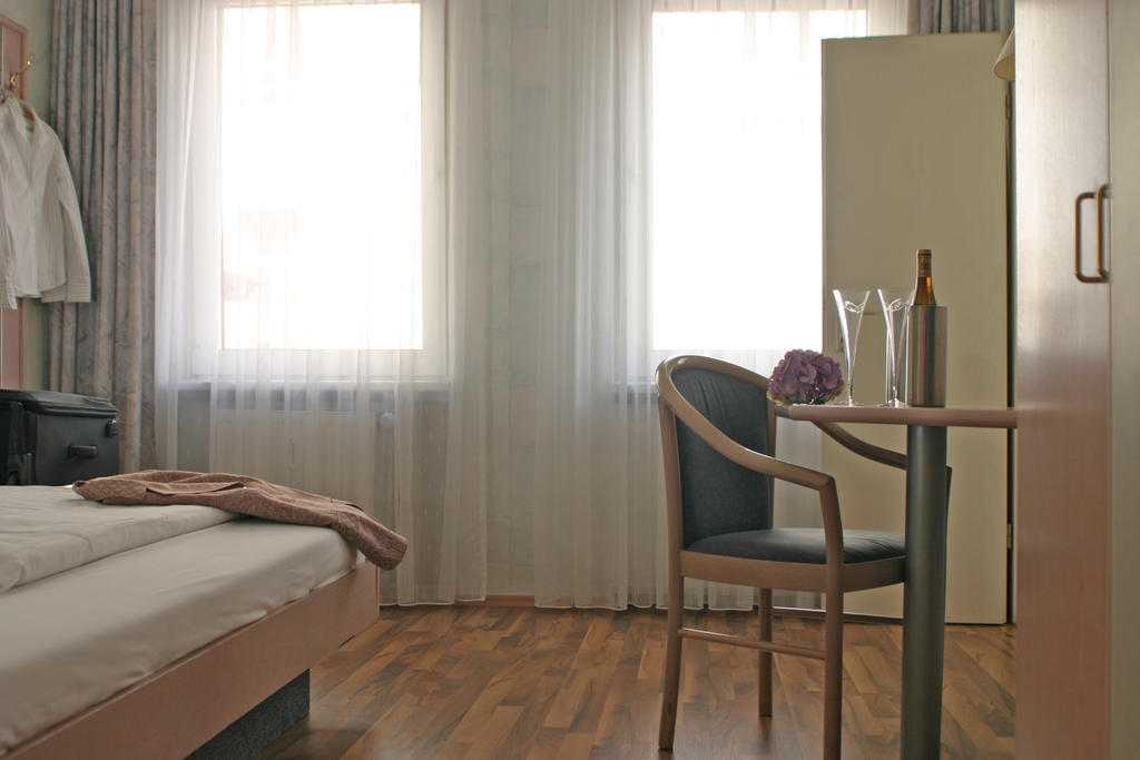 Hotel Astoria 프랑크푸르트 객실 사진